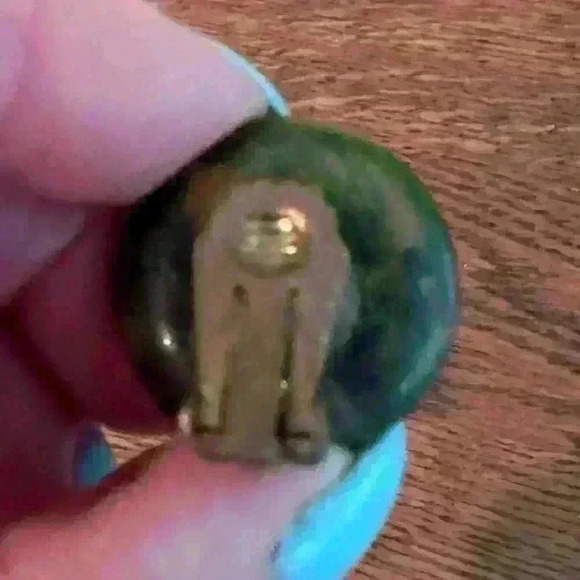 Vintage 1960’s Green Stone Art Clip On Earrings - Picture 3 of 5